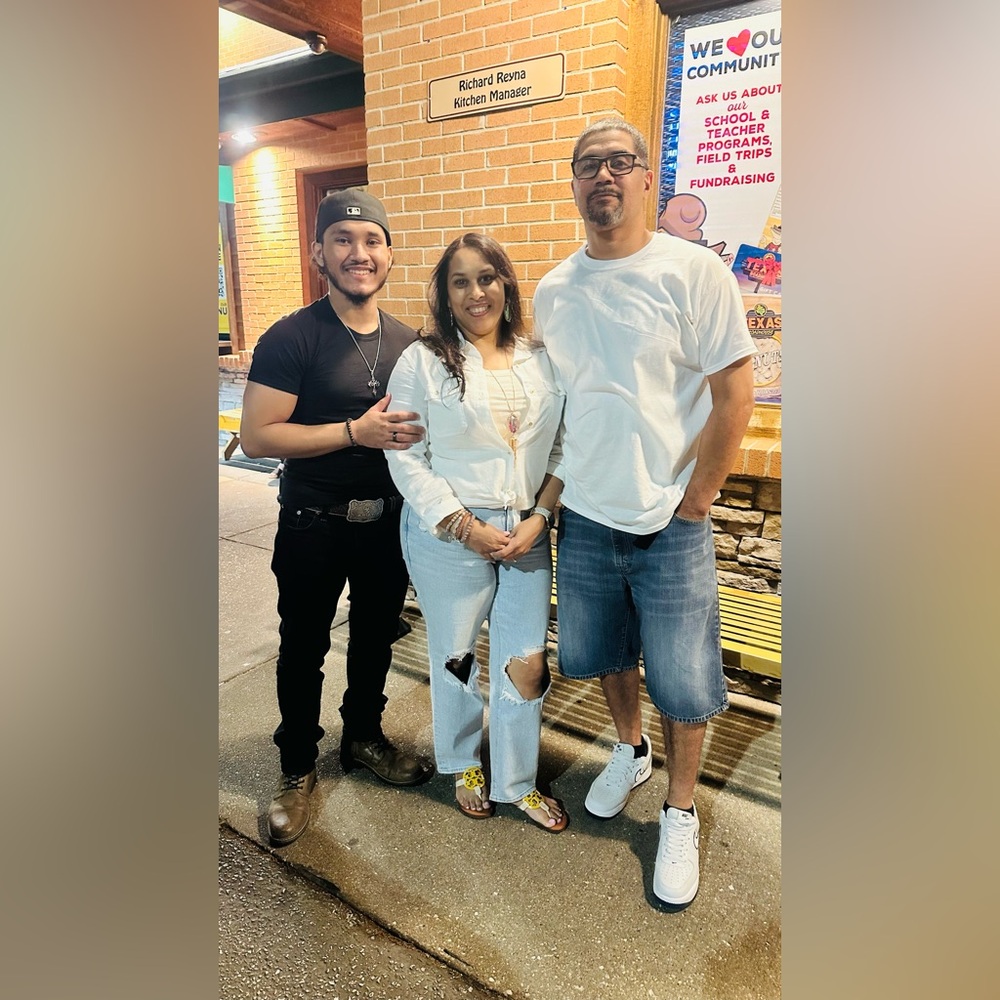 🦋🦋WHO’s READY/ POP-UP SHOW 🦋🦋 - Picture 8 of 11